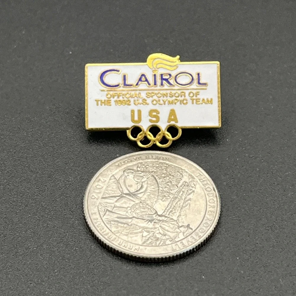 Vintage 1992 Barcelona Summer Olympics Clairol Team USA Sponsor Lapel Hat Pin‎